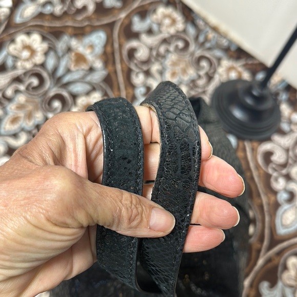 Michael Kors Black Hobo Bag with Gold Emblem - Picture 3 of 16